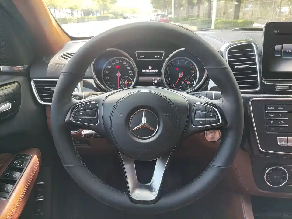 Mercedes-Benz GLS Mercedes-Benz GLS