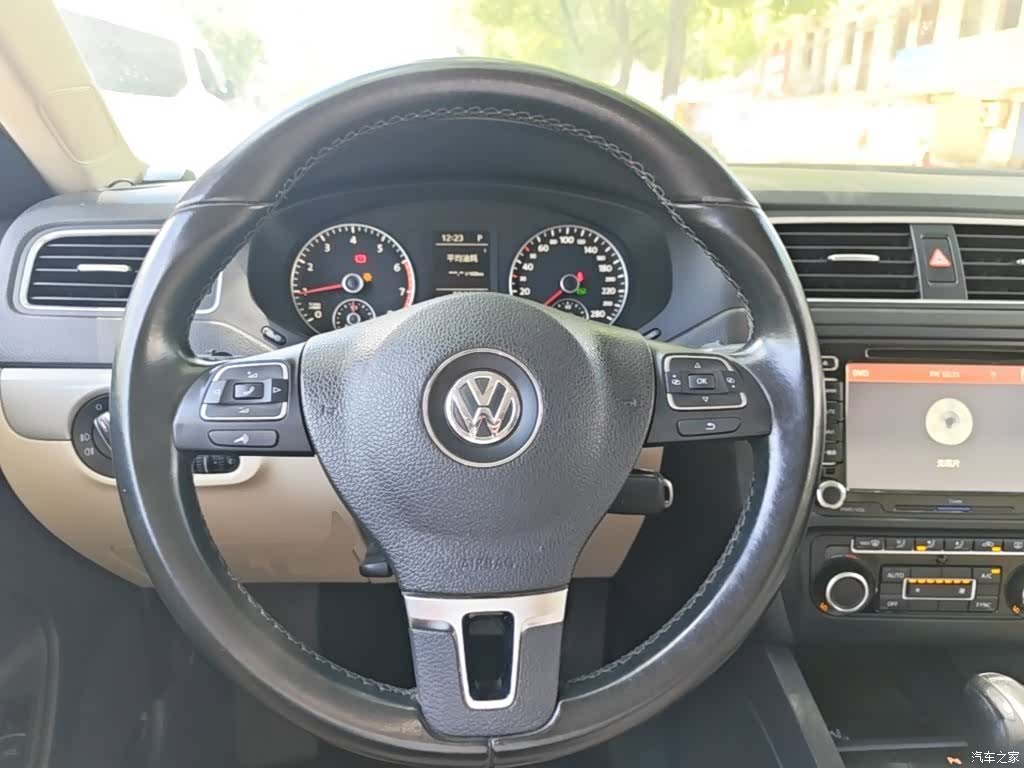 Volkswagen Sagitar, 2015 11
