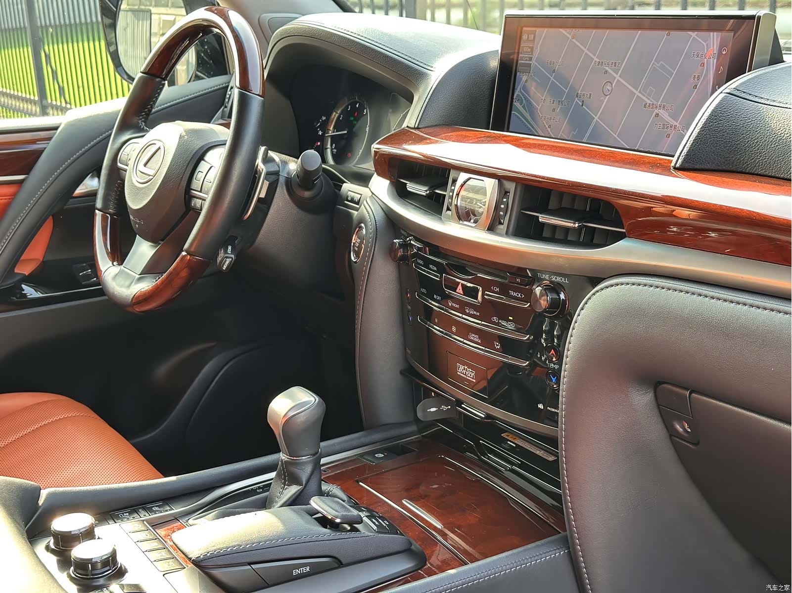 Lexus LX, 2016 29