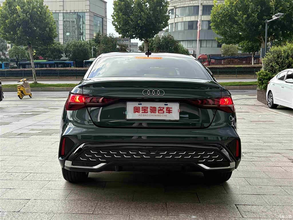 Audi Flying Spur, 2025 12