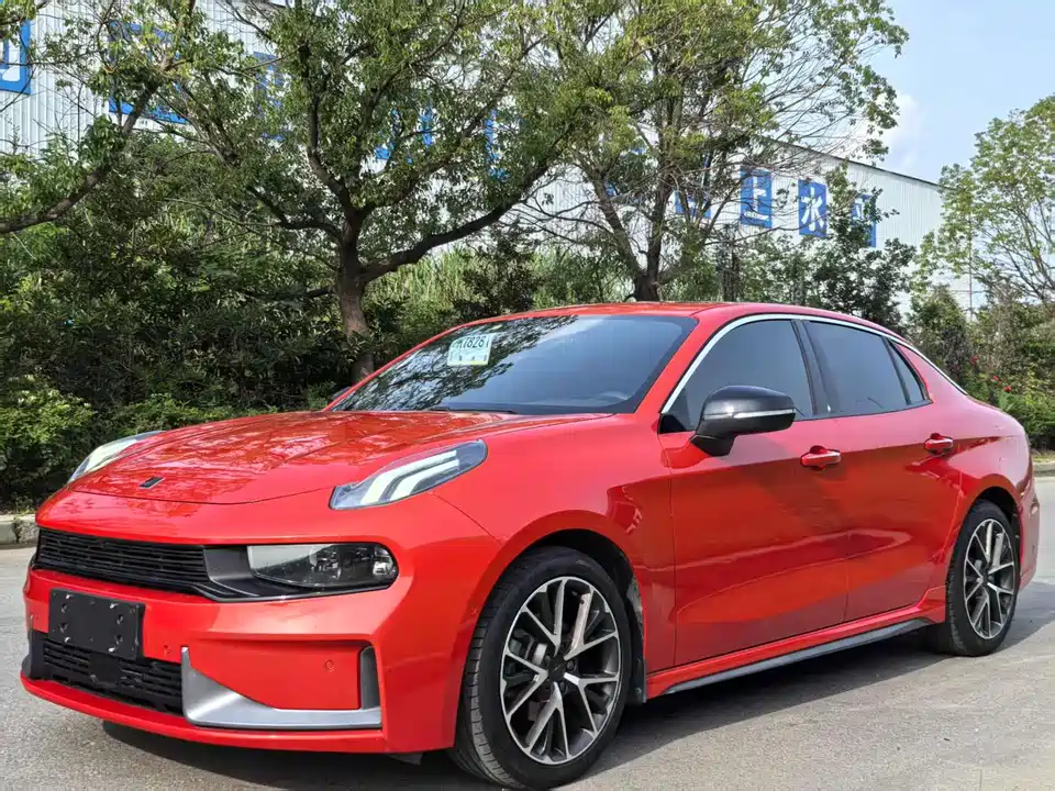 Lynk & Co 03
