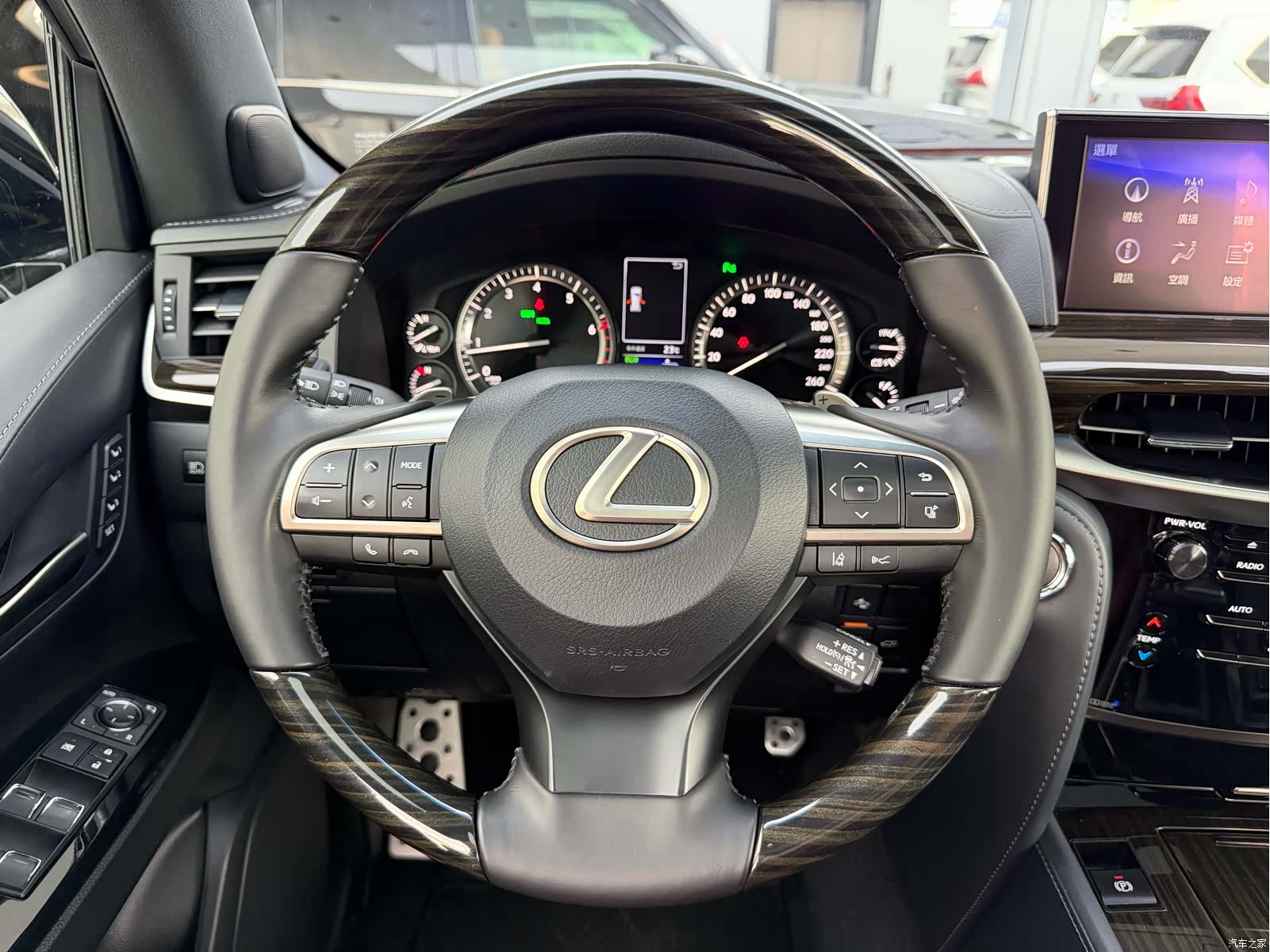 Lexus LX, 2019 7