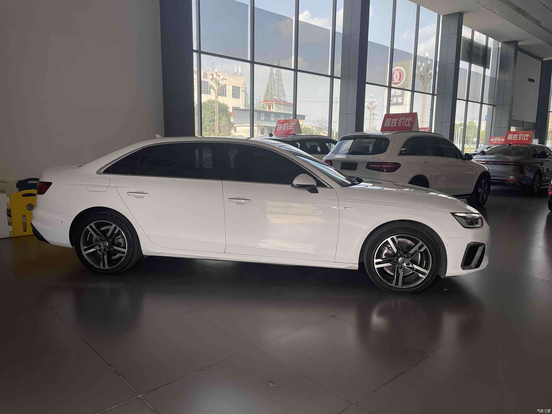 Audi A4L, 2022 4