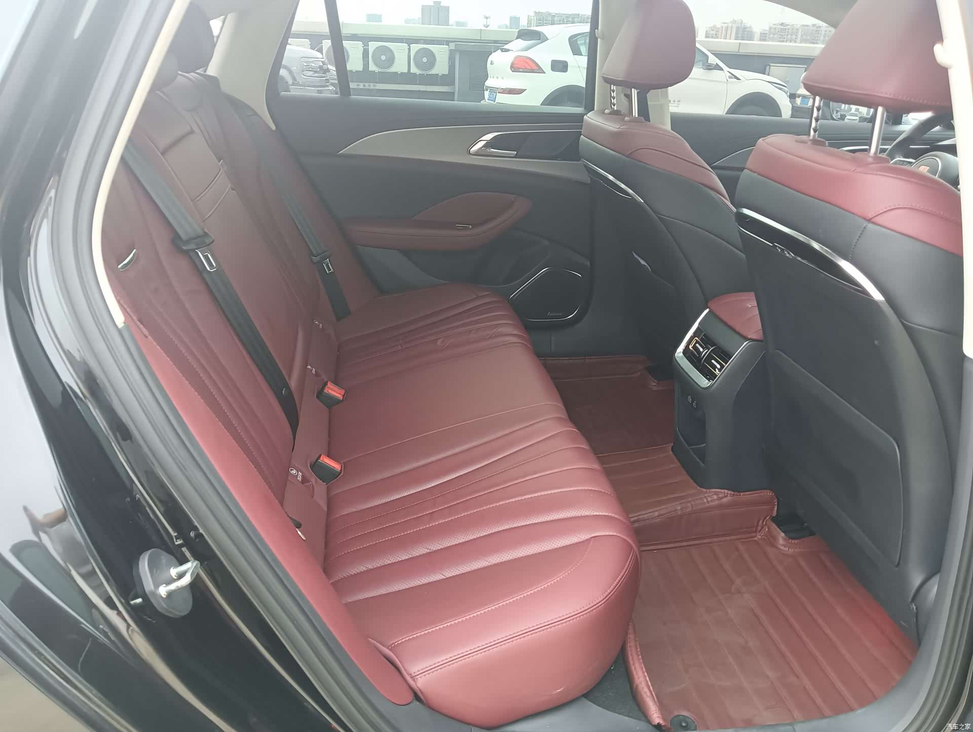 Hongqi H5, 2023 10