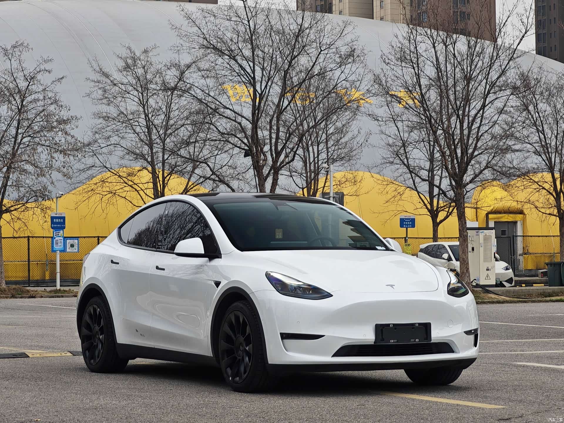 Tesla Model Y, 2022 3