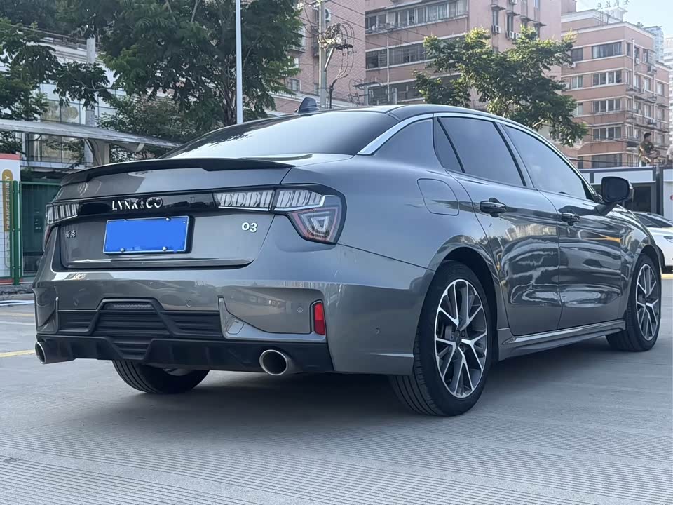 Lynk & Co 03