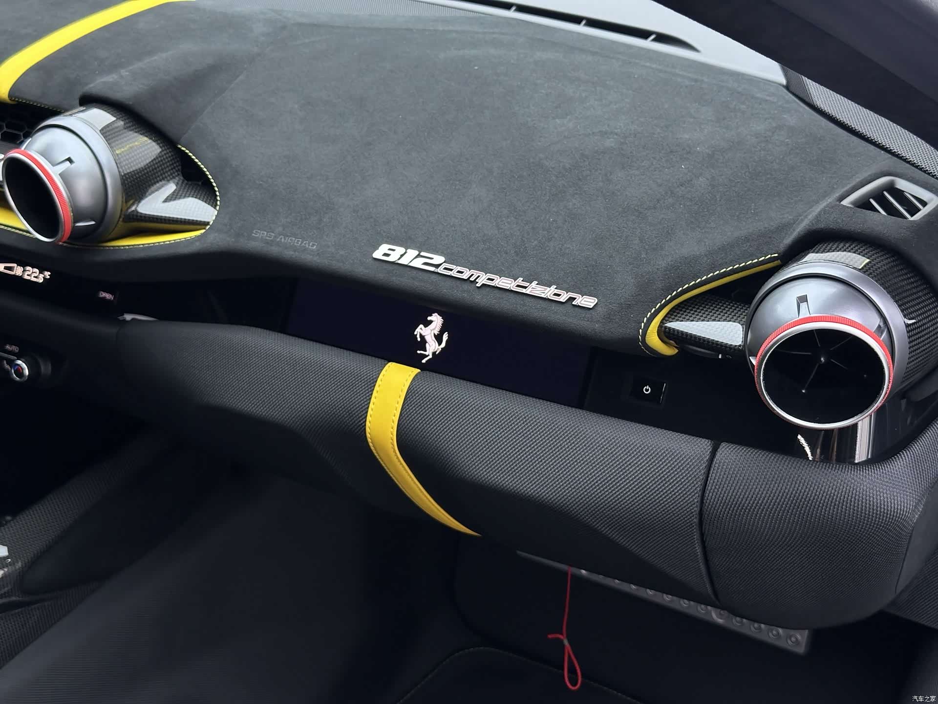 Ferrari 812, 2023 36