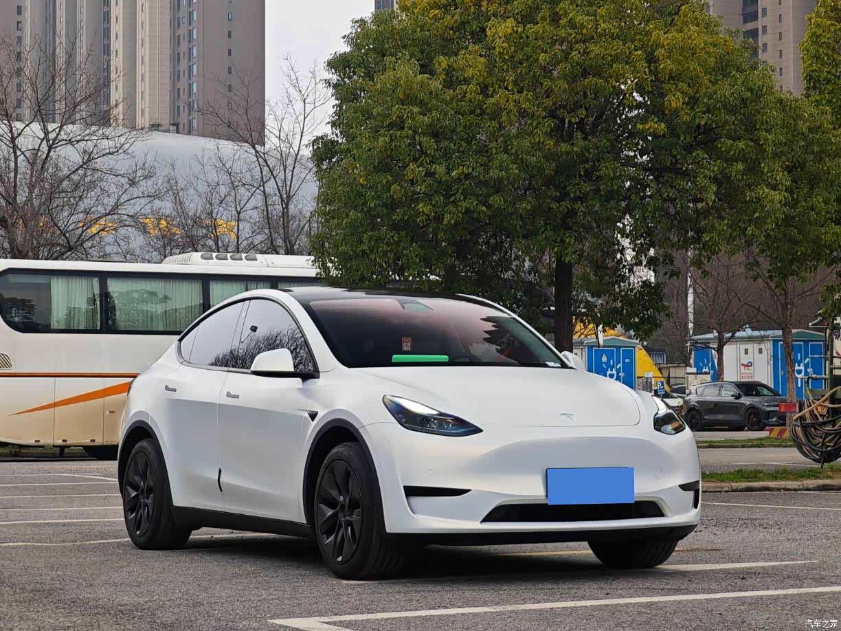 Tesla Model Y, 2023 3