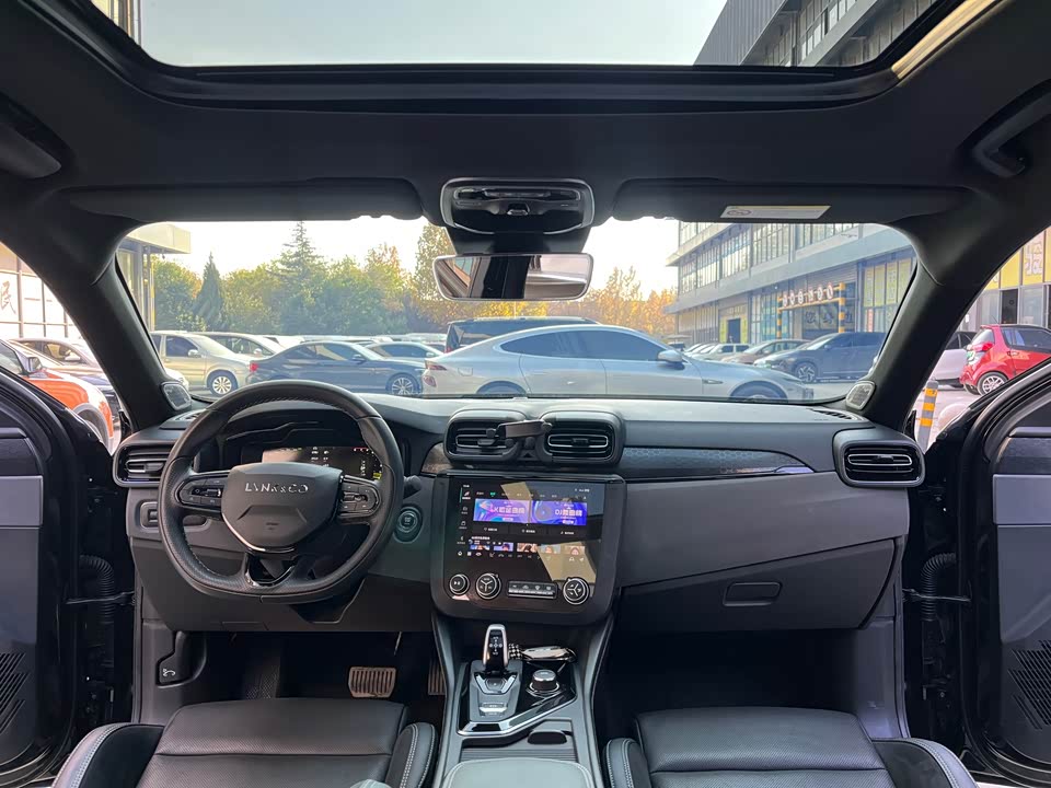 Lynk & Co 03