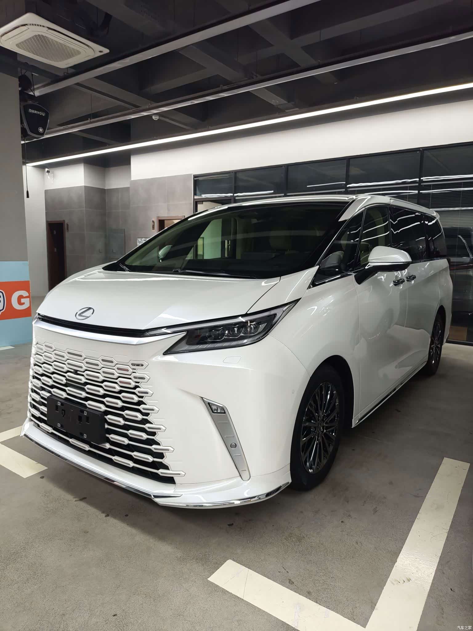 Lexus LM, 2024 7