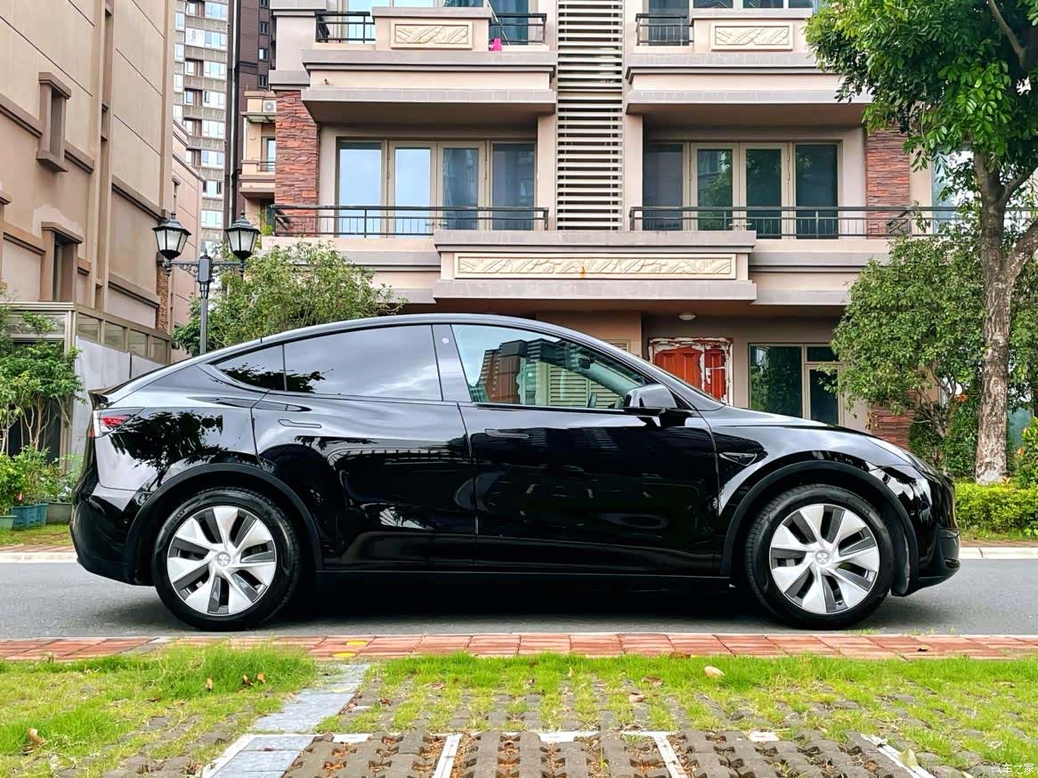 Tesla Model Y, 2023 все фото