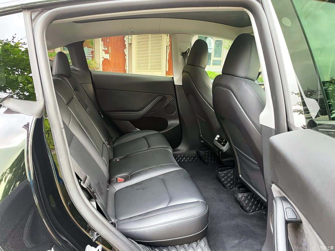 Tesla Model Y, 2023 17