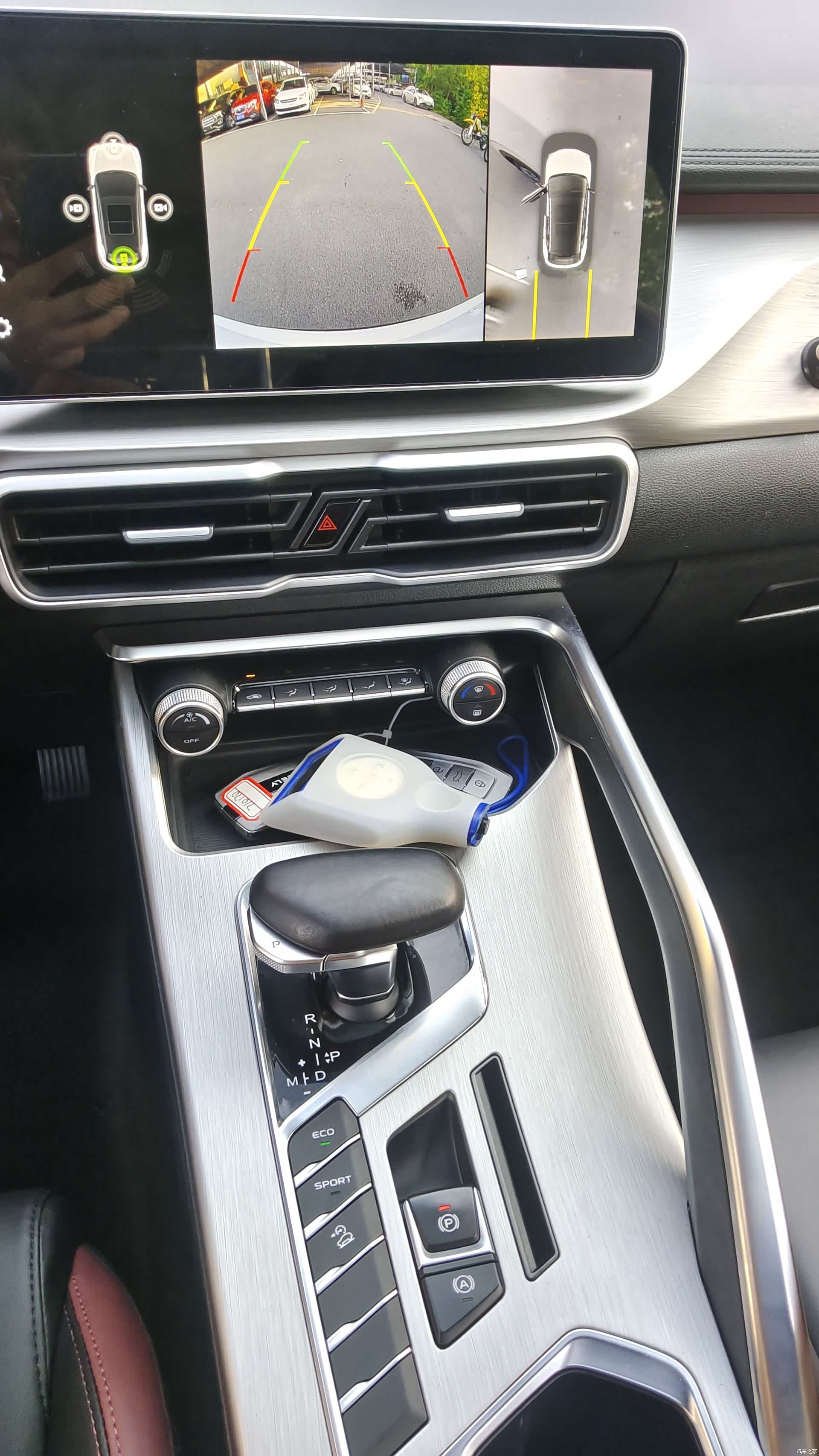 Geely Coolray, 2022 11