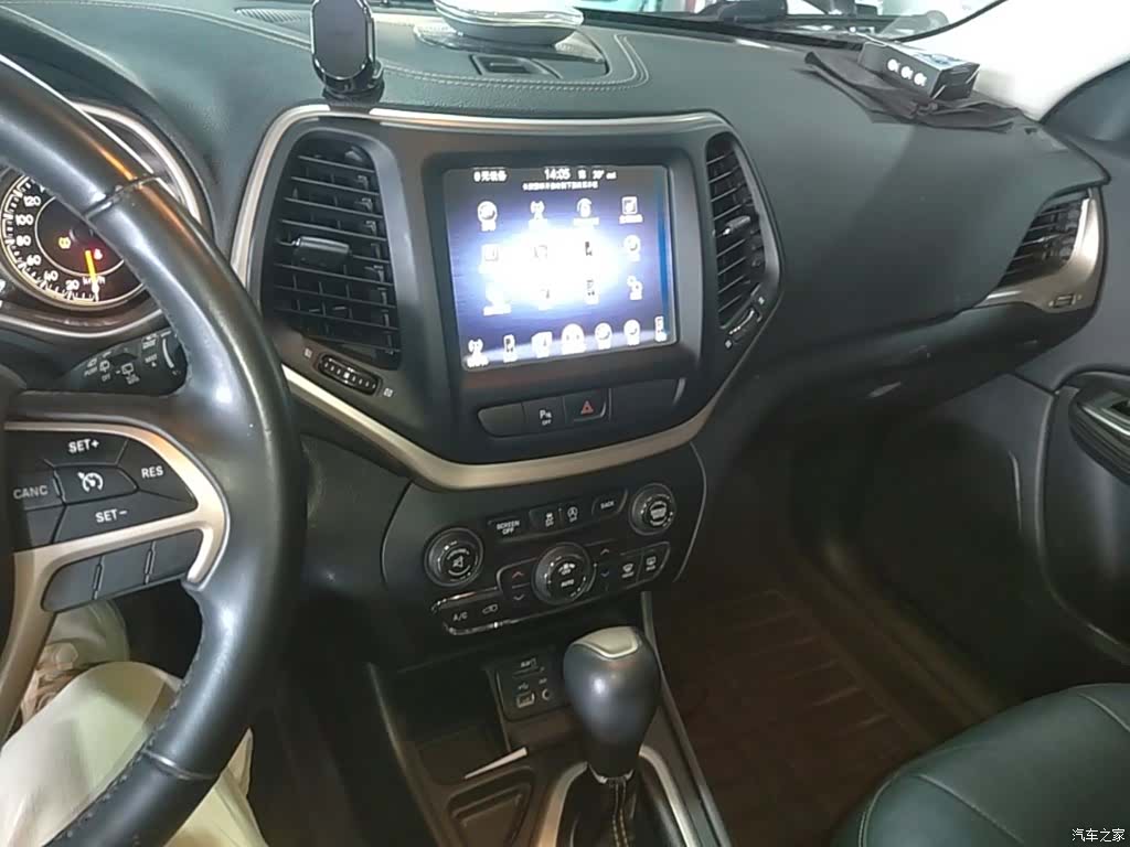 Jeep Cherokee, 2018 13