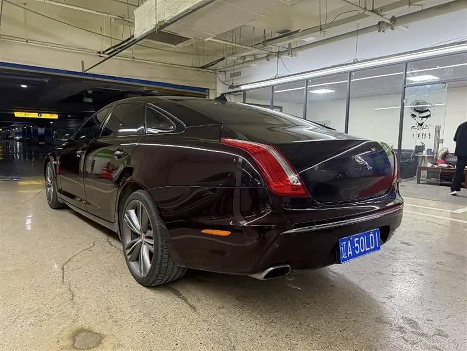 Jaguar XJ Jaguar XJ