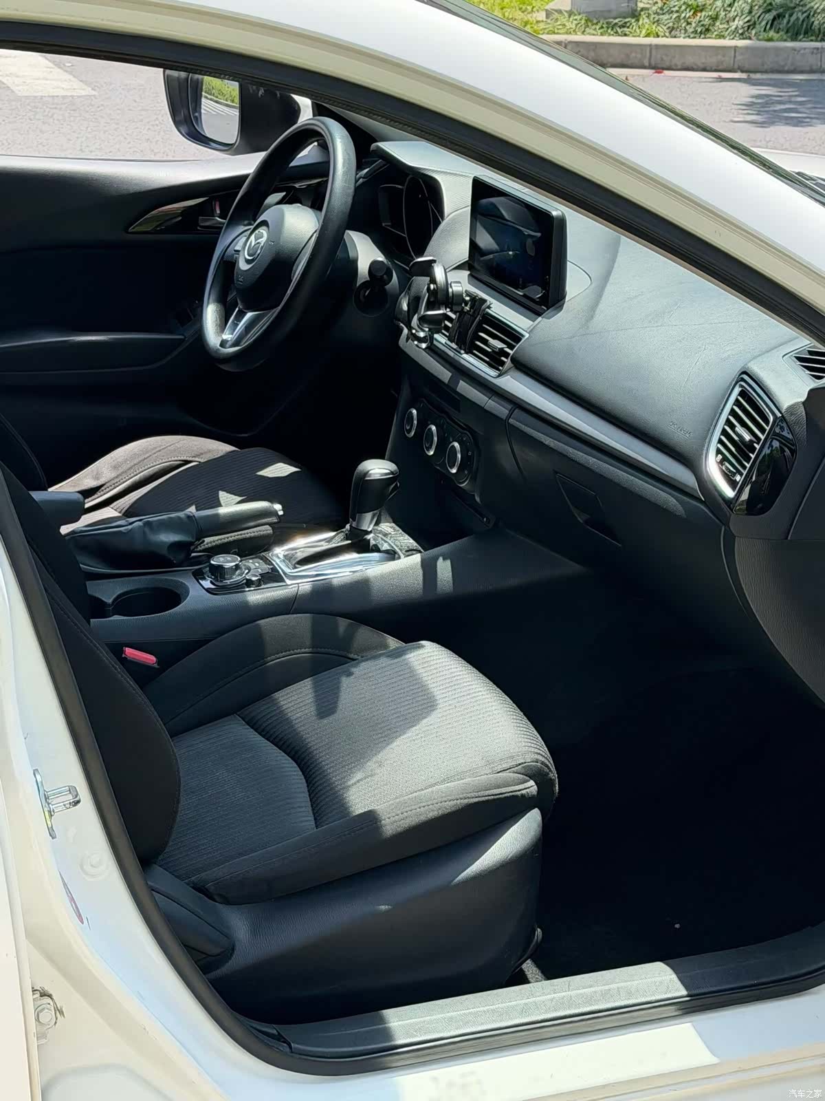 Mazda Mazda3, 2015 7