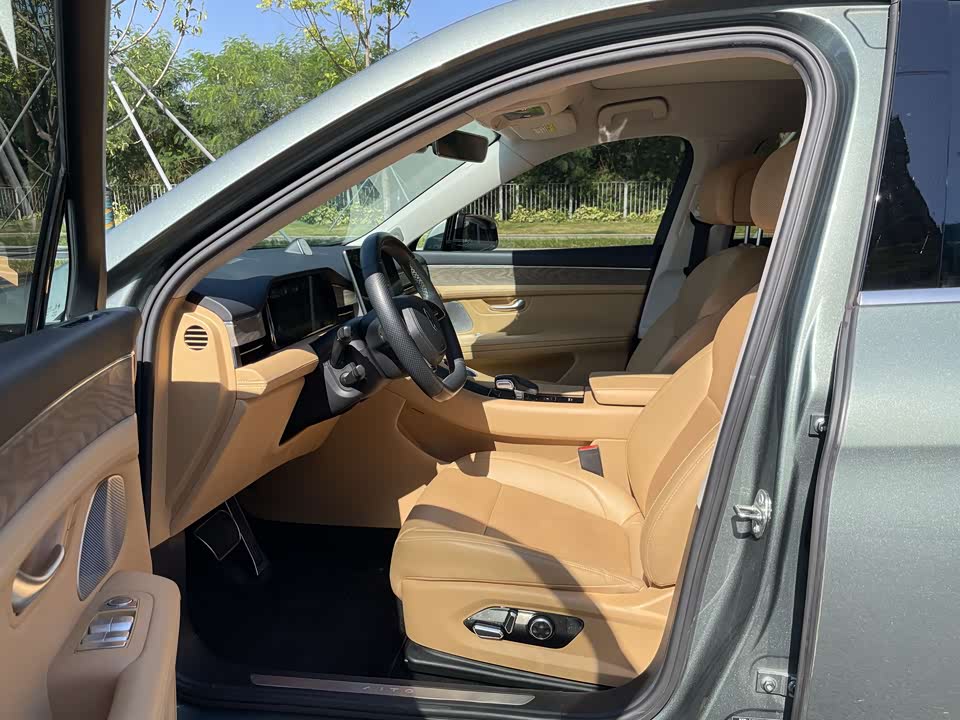 AITO Ask the world M5