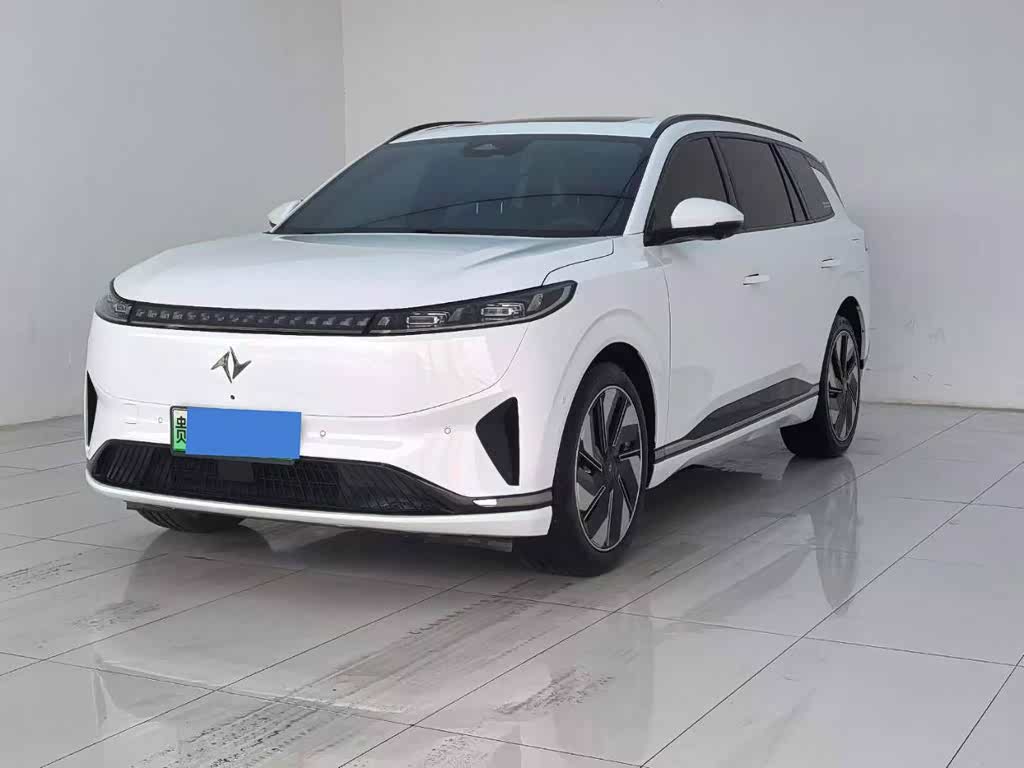 Dongfeng eπ008