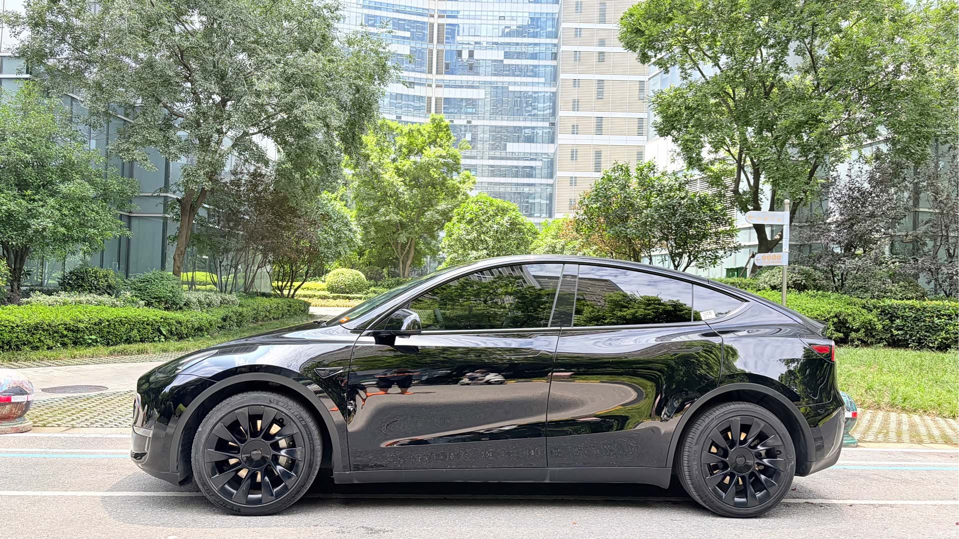 Tesla Model Y, 2022 4