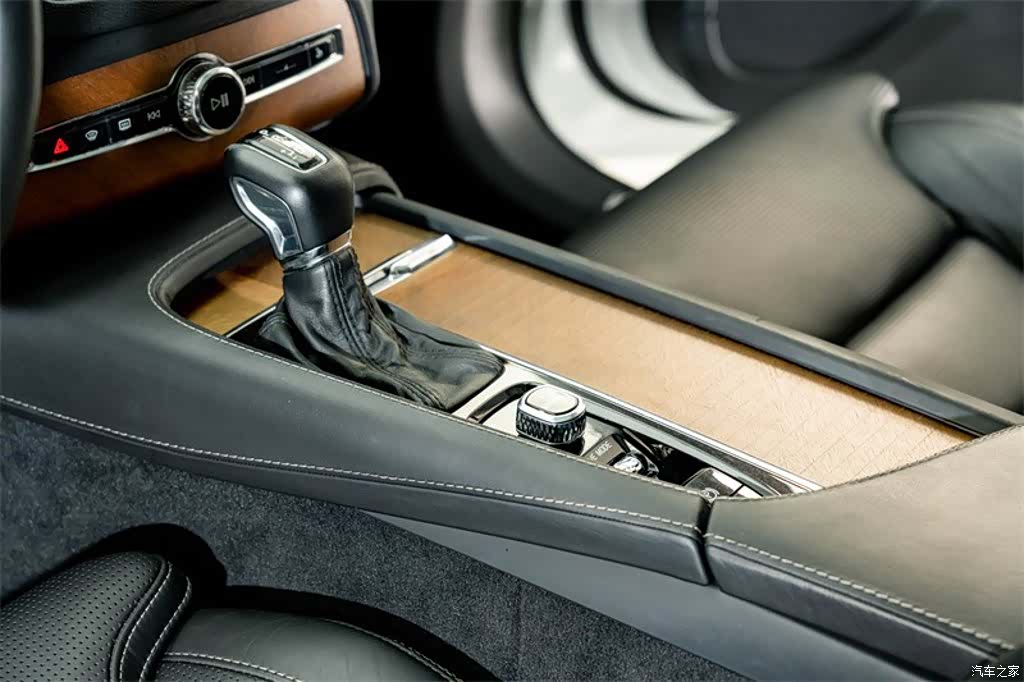 Volvo XC90, 2017 11