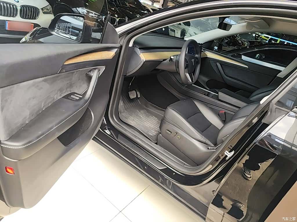 Tesla Model Y, 2023 16