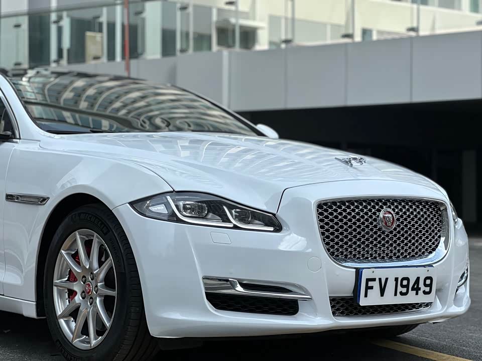 Jaguar XJ