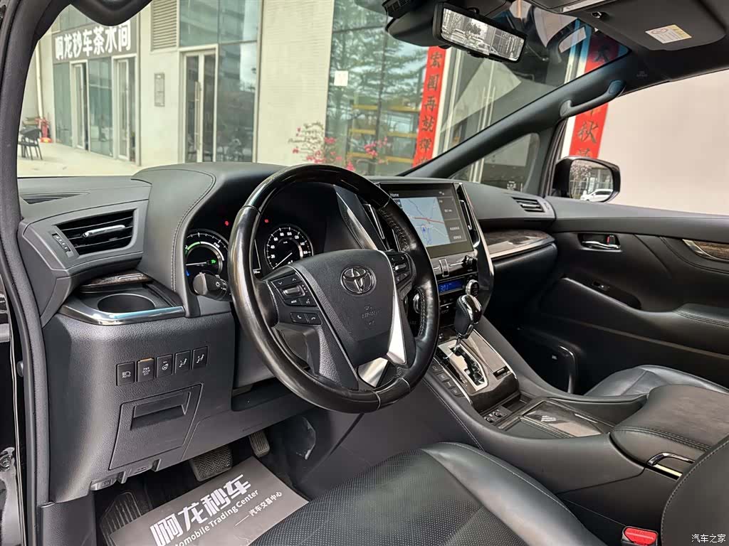 Toyota Vellfire, 2021 10