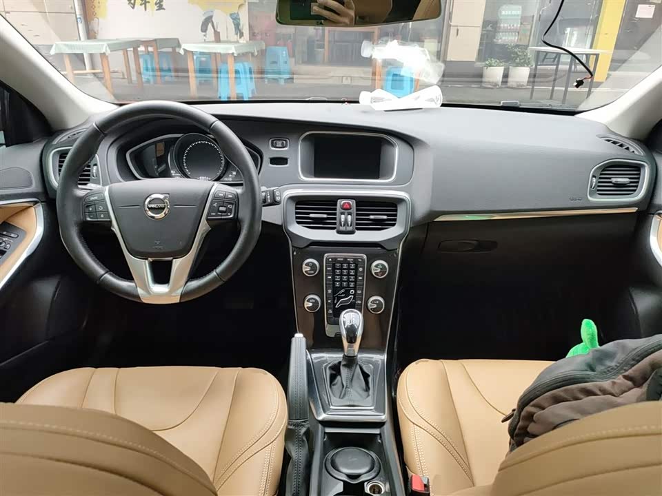 Volvo V40