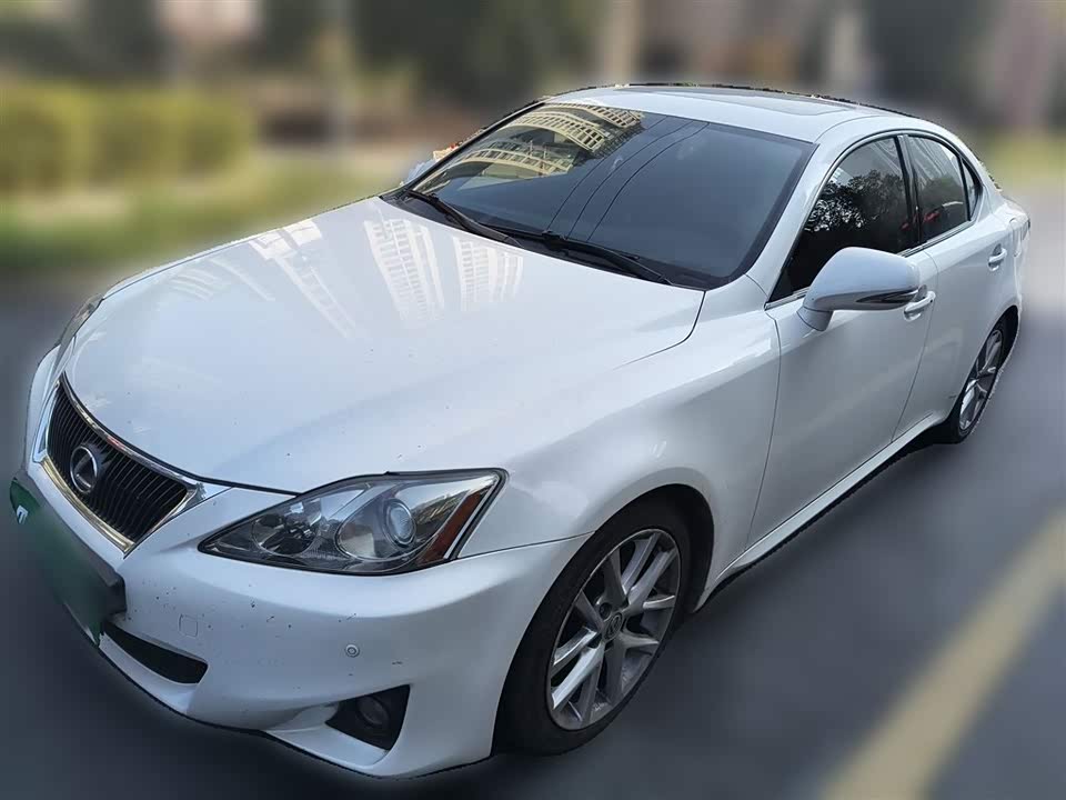Lexus IS