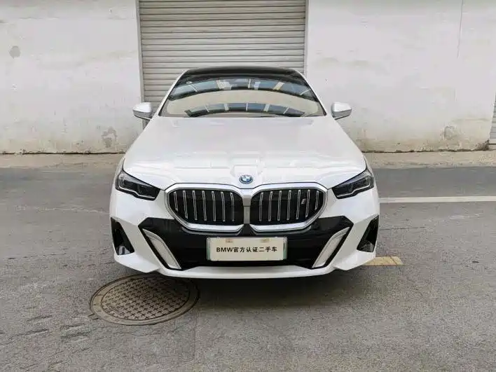 BMW i5