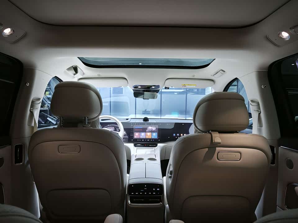 AITO Ask the world M8