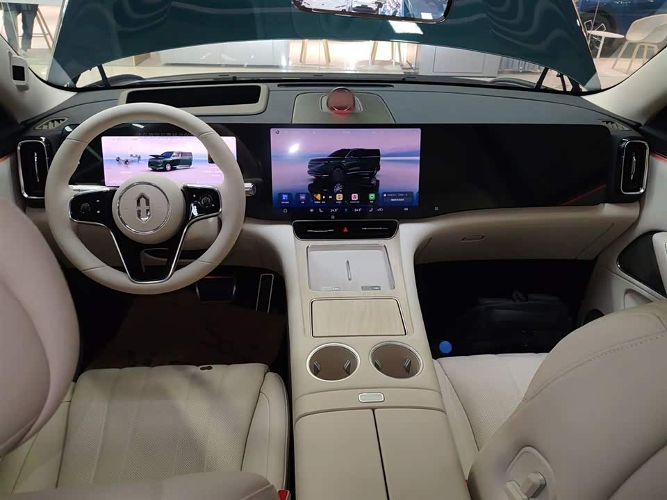 AITO Ask the world M8