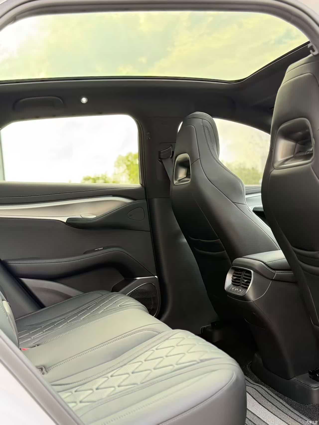 BYD HiAce, 2025 9