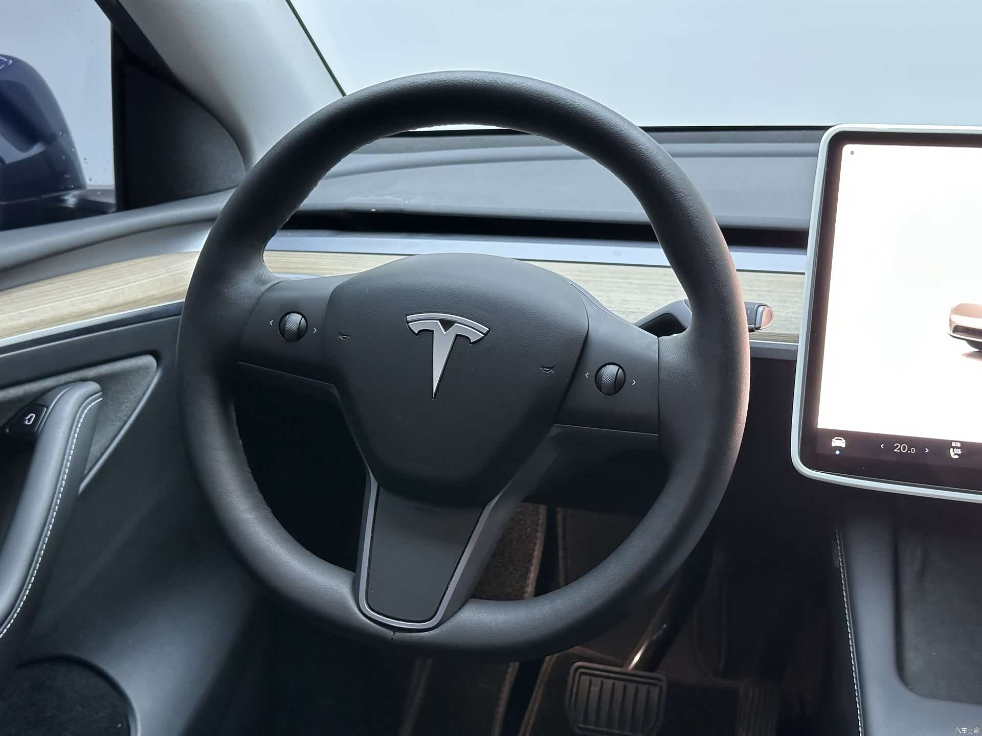 Tesla Model Y, 2022 16