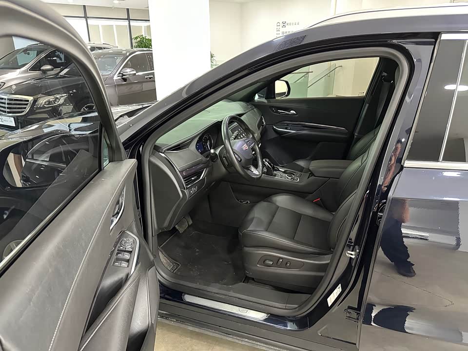 Cadillac XT4
