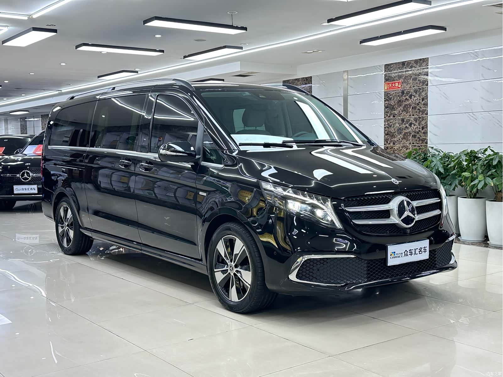 Mercedes-Benz V-Class, 2023 3