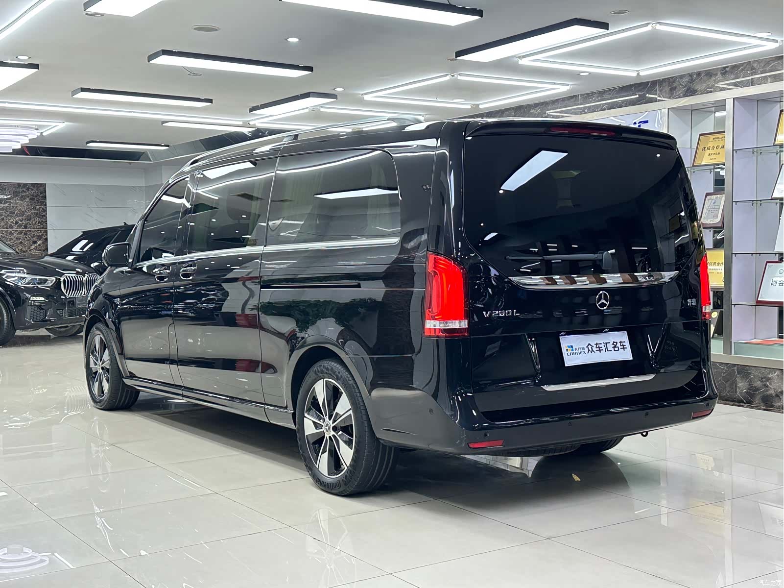 Mercedes-Benz V-Class, 2023 6