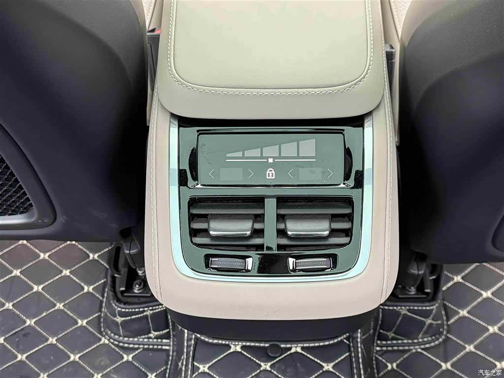 Volvo XC90, 2026 11