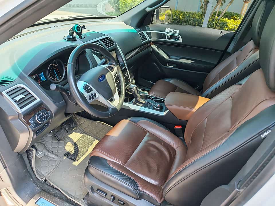 Ford Explorer Ford Explorer