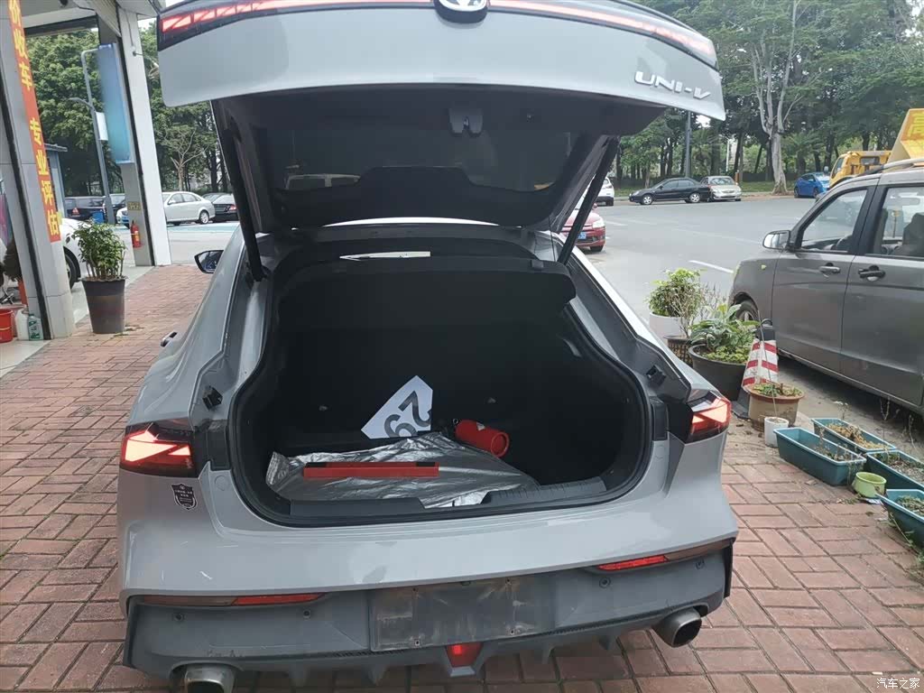 Changan UNI-V, 2022 15