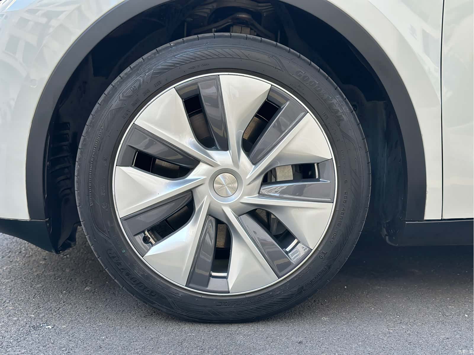 Tesla Model Y, 2023 9