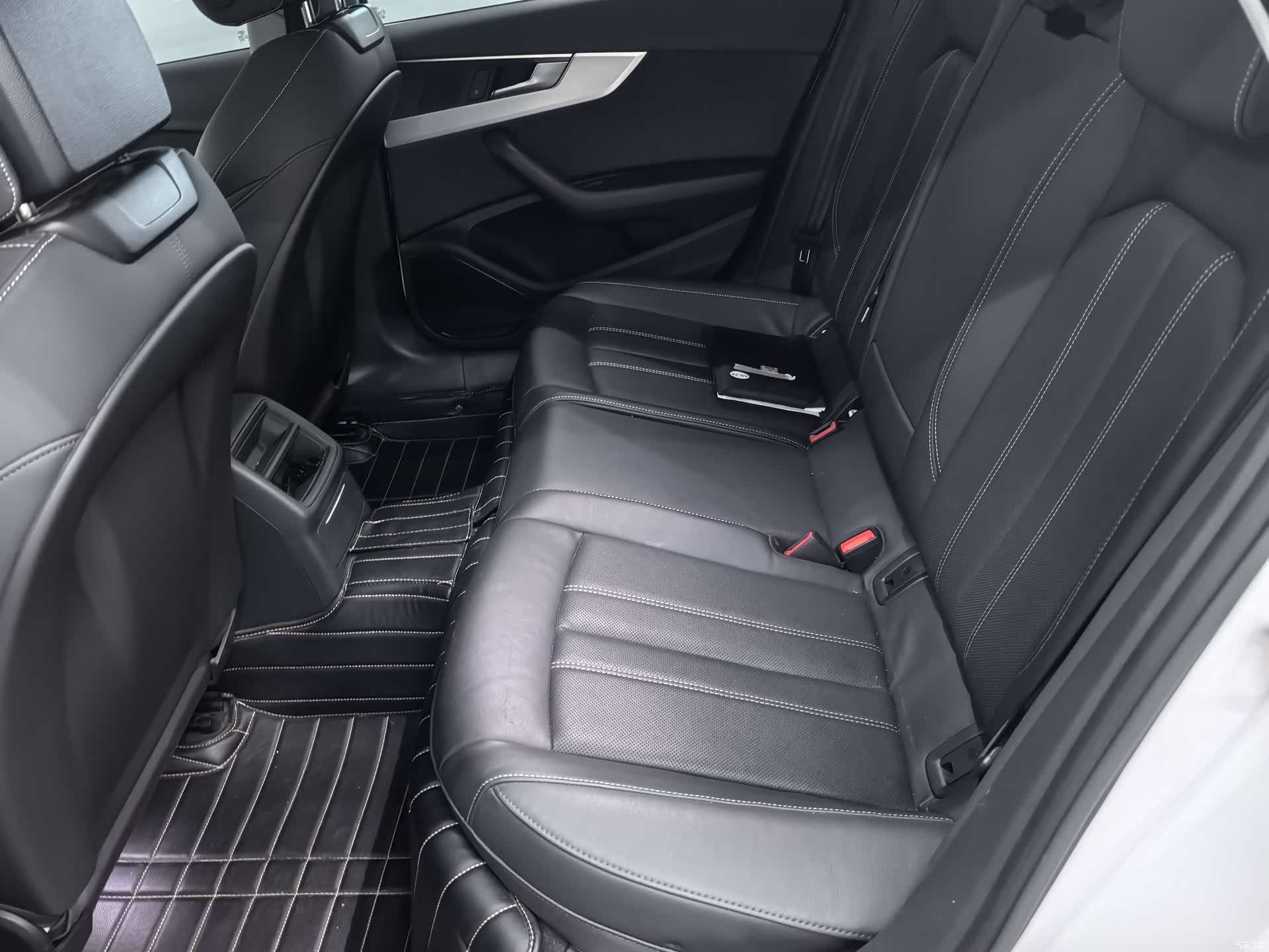 Audi A4L, 2020 все фото