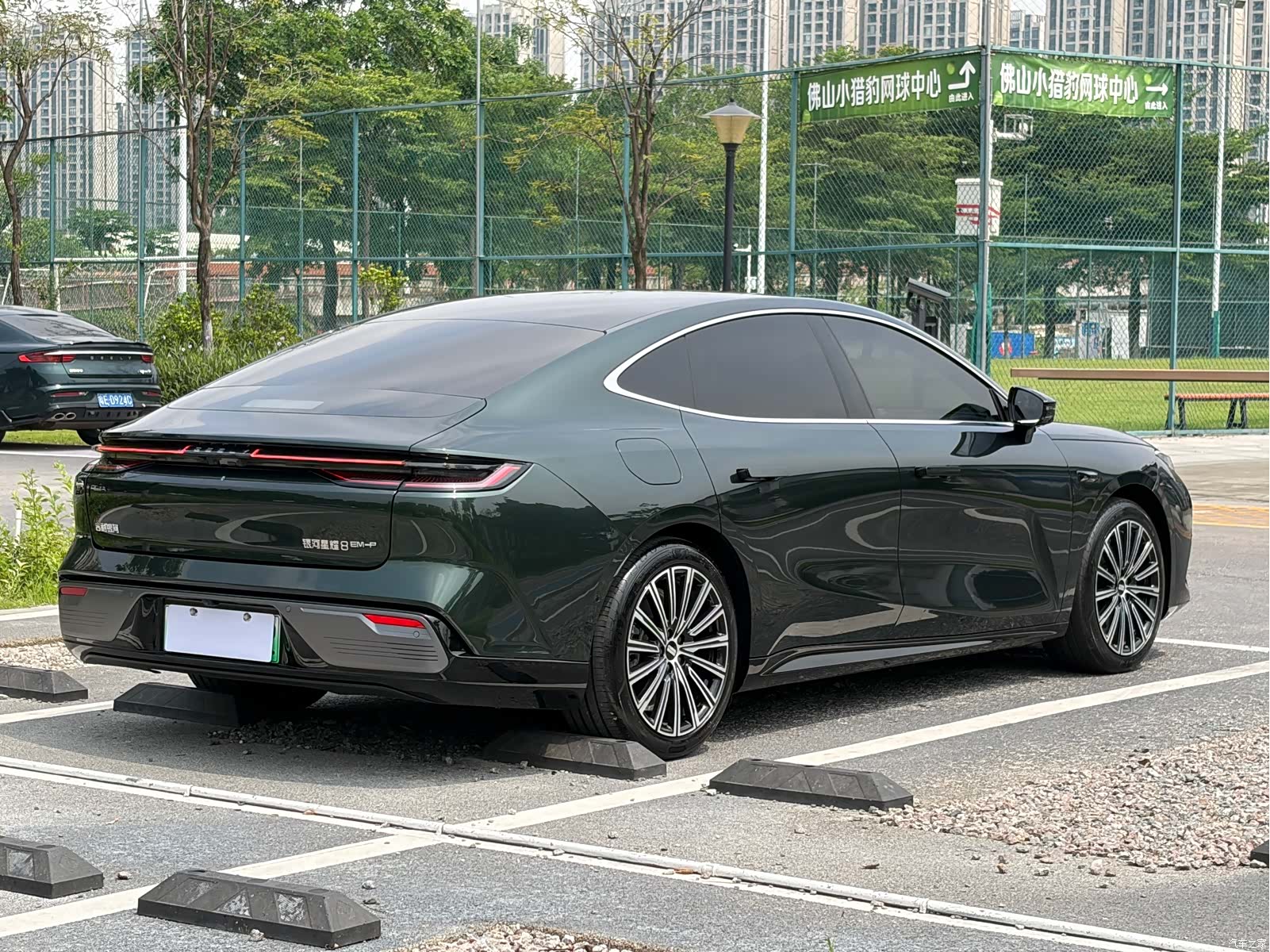 Geely 8, 2025 4