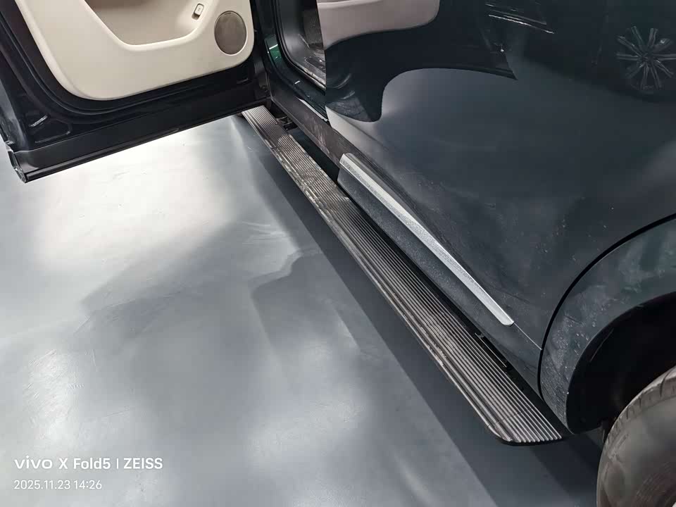 AITO Ask the world M8