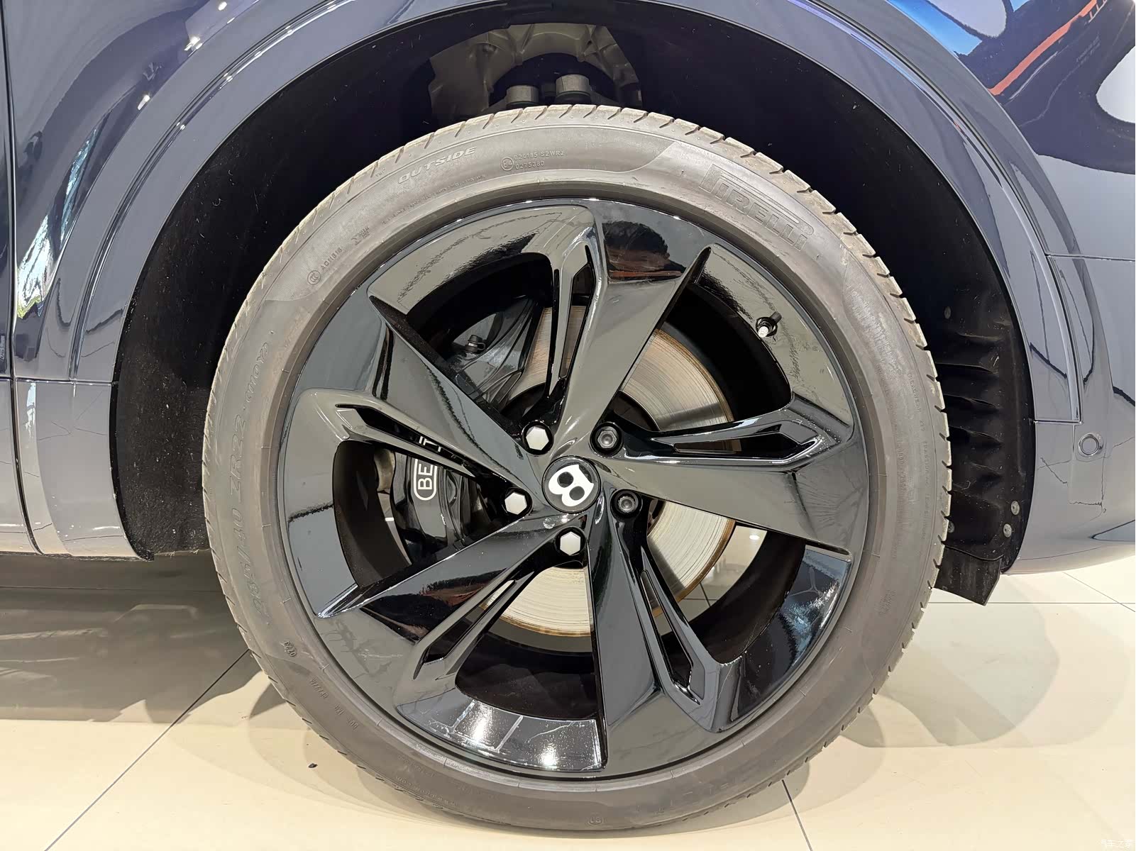 Bentley Bentayga, 2023 18