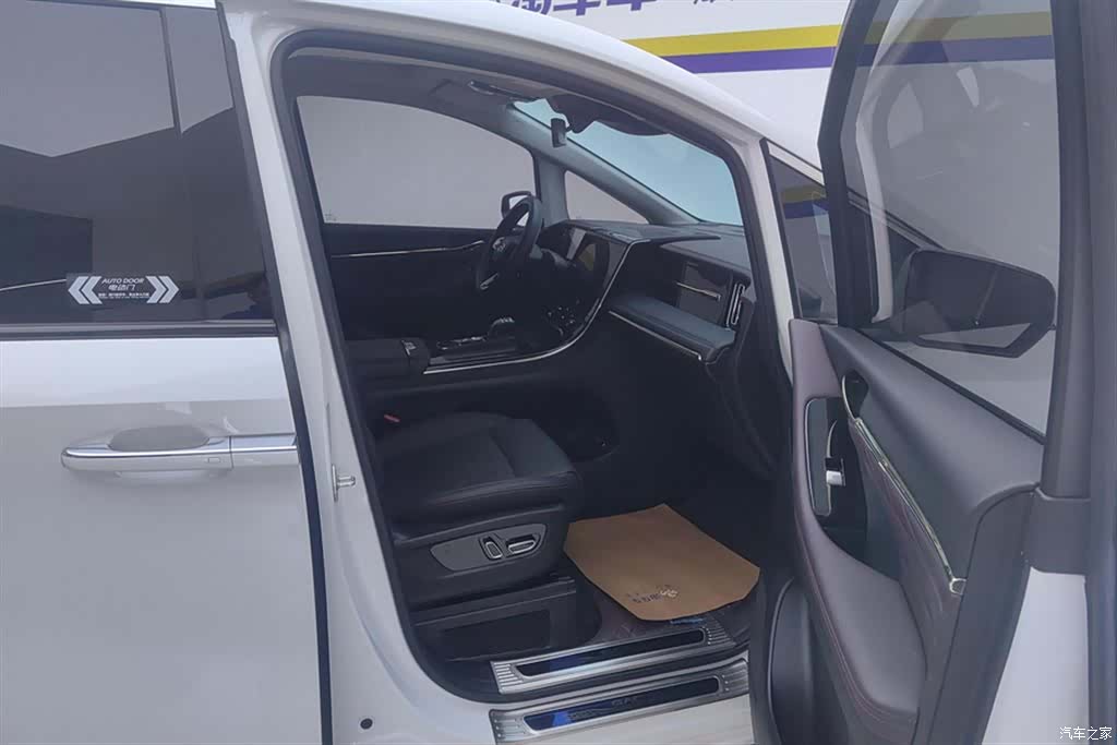 Trumpchi M8, 2023 8
