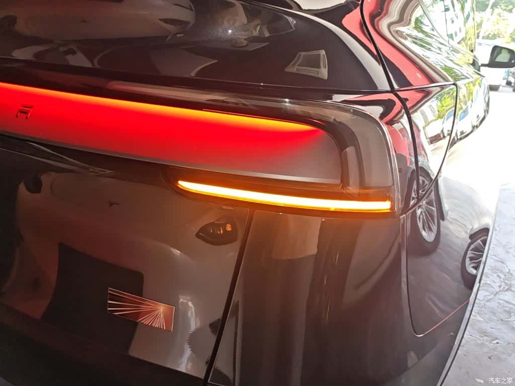 Tesla Model Y, 2025 8
