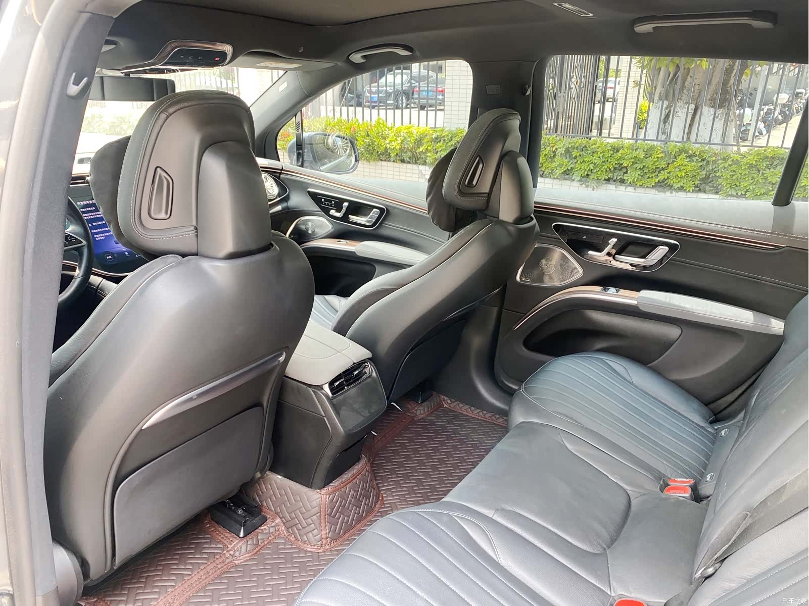 Mercedes-Benz EQS, 2023 16