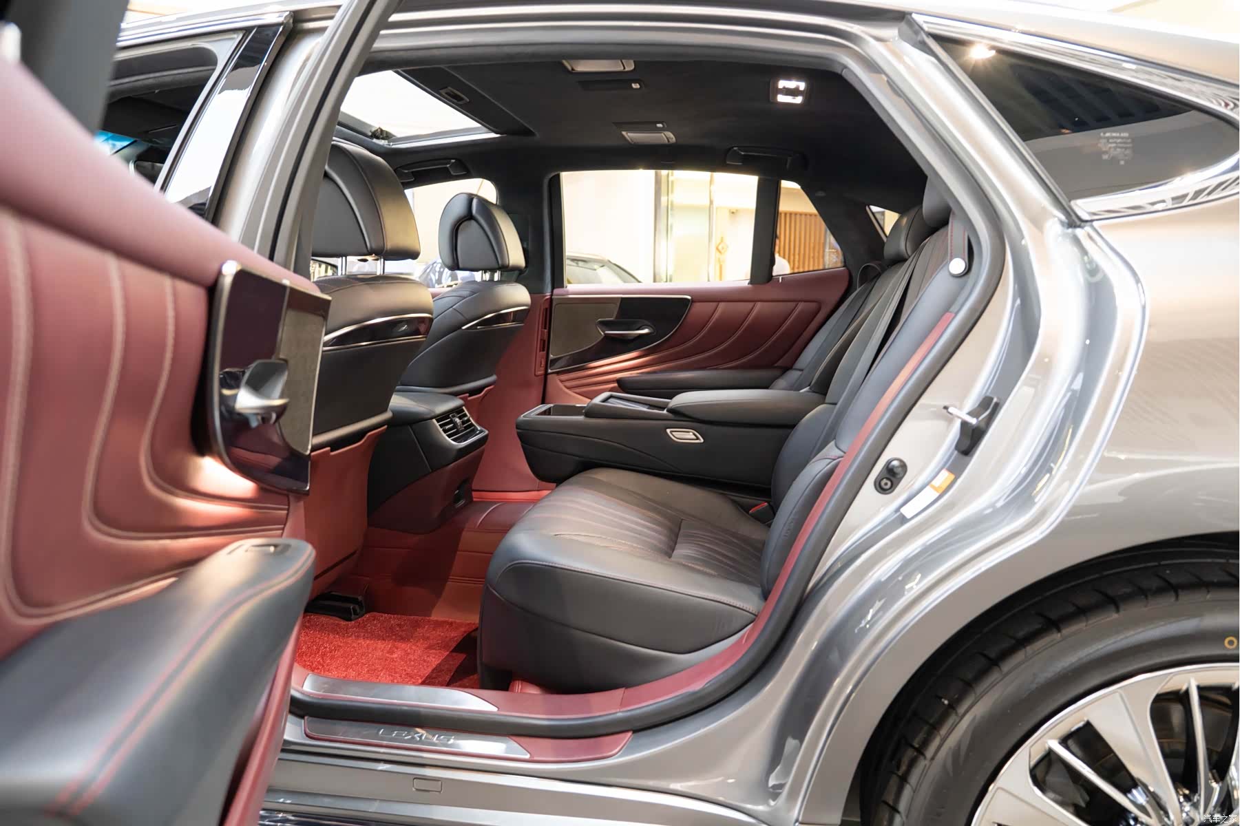 Lexus LS, 2020 10