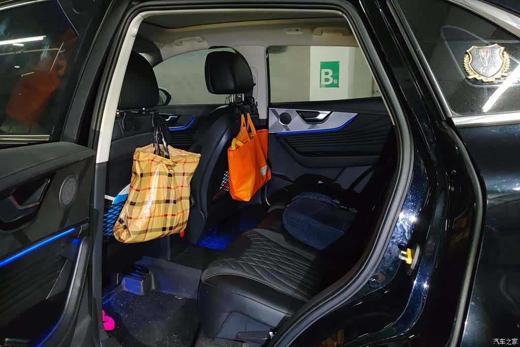 Hongqi HS5, 2023 11